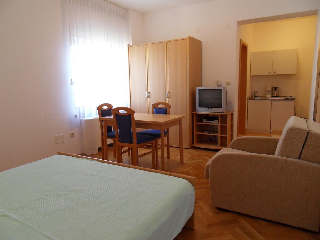 Apartments Petricevic Selce Pokoj fotografie